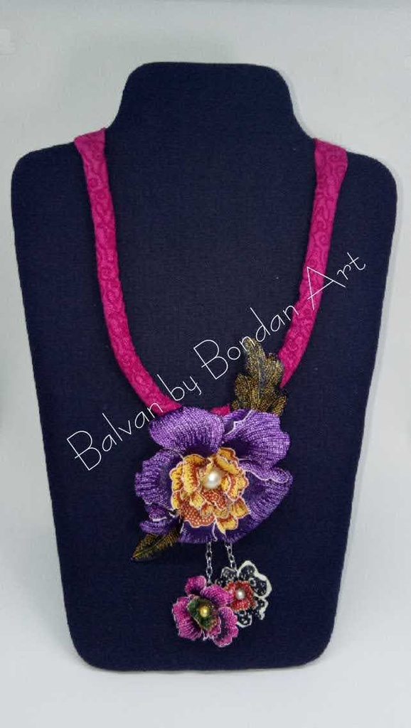 BVN WANITA AKSESORIS KALUNG ETNIK BATIK WARNA MAGENTA SOSPESO BUNGA